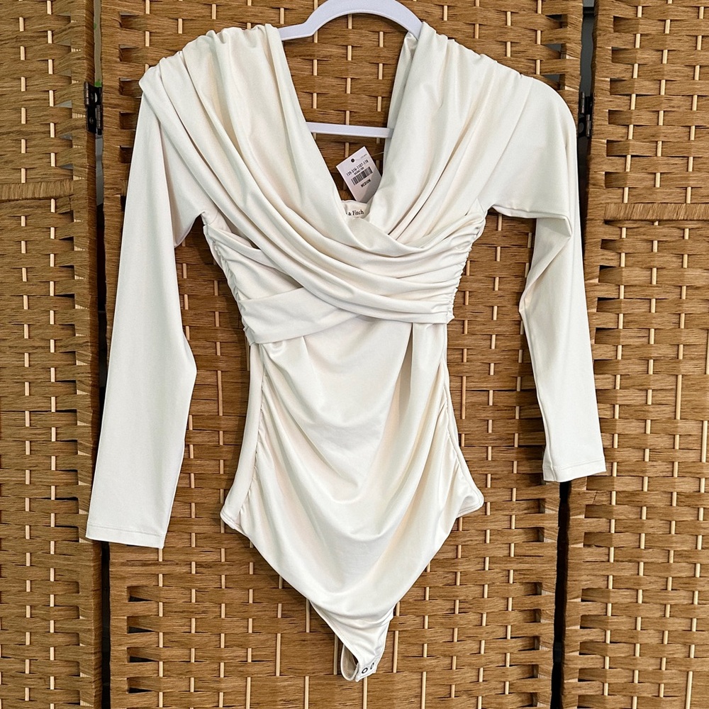 Abercrombie &Fitch Draped V-Neck Long Sleeve Bodysuit in Ivory